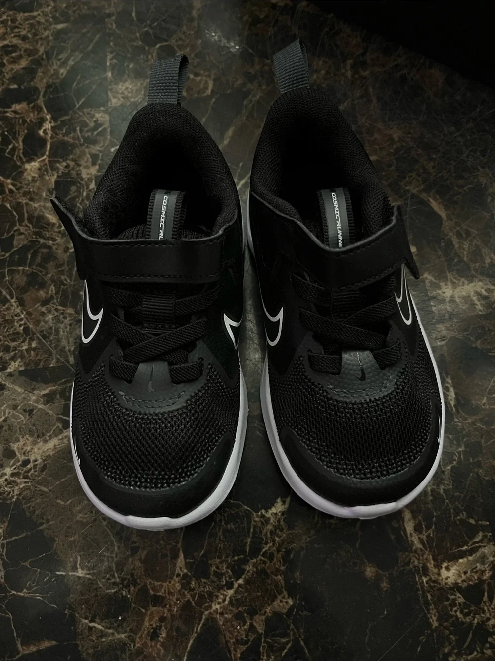 Nike Cosmic Runner Athlete/School Shoes Size 8C Unisex Black-White
